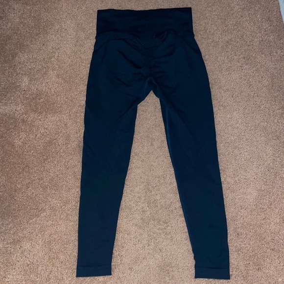 LEGGINGS WITH BUTT SCRUNCH - Picture 2 of 3